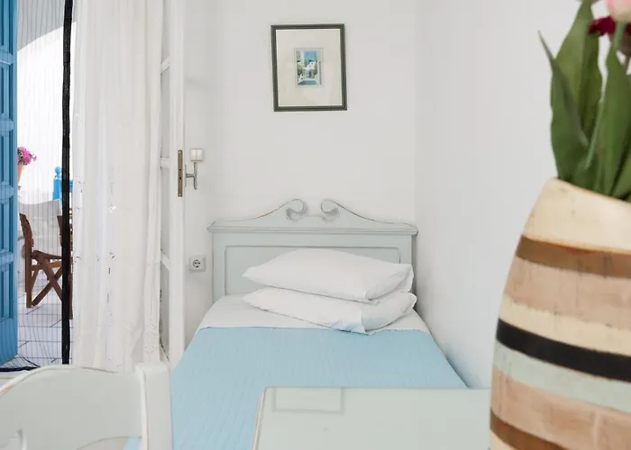 Aparthotel Castello On The Agia Anna (Naxos)